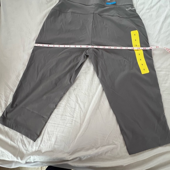 NWT: COLUMBIA Active Fit Stretchy Woman Capri Pants. S/P. Evergreen Fog Gray. - Picture 6 of 15